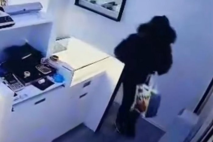 Ilustračný obrázok k článku Kto môže za MEGA krádež v zlatníctve? Polícia zverejnila VIDEO páchateľa