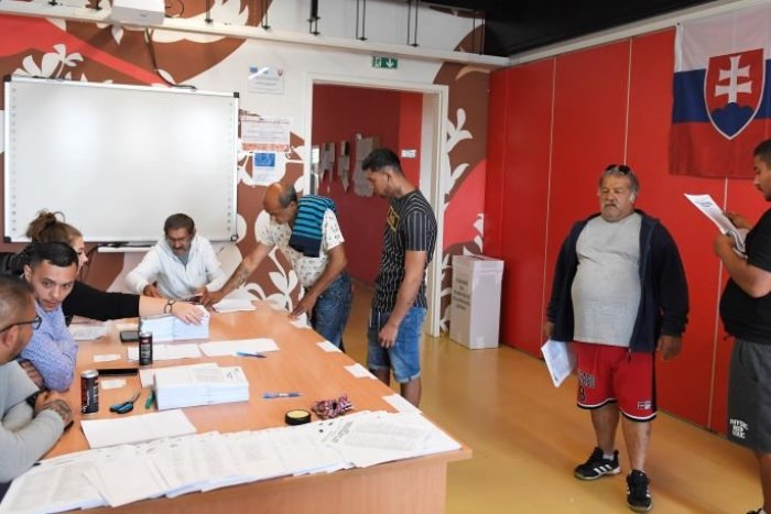 Ilustračný obrázok k článku Kde je našich 500 eur za voľby?, pýtajú sa Rómovia Matoviča. Únia podala TRESTNÉ oznámenie