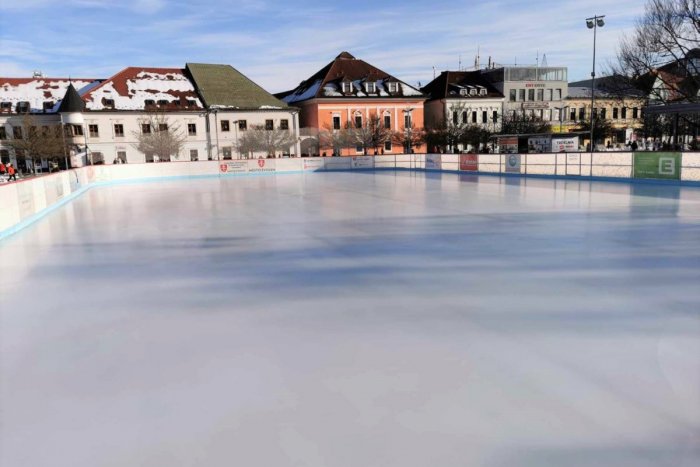 Ilustračný obrázok k článku Chcete sa korčuľovať ZADARMO? Vieme, KEDY spustia ĽADOVÚ plochu na námestí