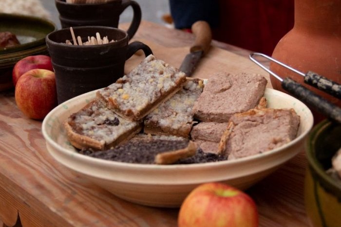 Ilustračný obrázok k článku Na Bratislavskom hrade pokračujú Stredoveké trhy: Na čom si môžete pochutnať?