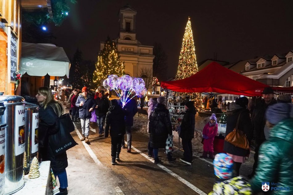 Ilustračný obrázok k článku Prvé zábery z Vianočného jarmoku: Popradčania si vychutnávajú jedinečnú atmosféru, FOTO