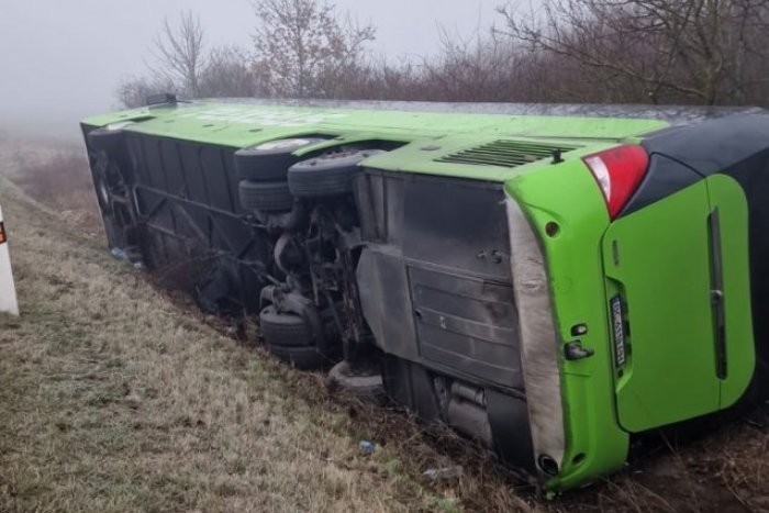 Ilustračný obrázok k článku AKTUALITA: Pri obci Dargov sa prevrátil autobus s 53 cestujúcimi! Medzi zranenými sú aj DETI