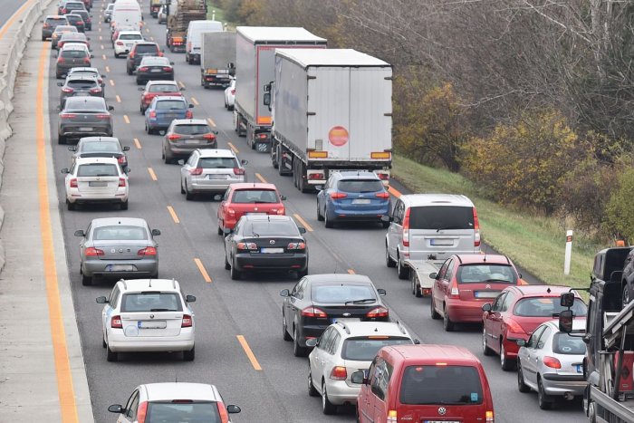 Ilustračný obrázok k článku Vodiči, obrňte sa trpezlivosťou! Na diaľniciach už onedlho zažijete PEKLO