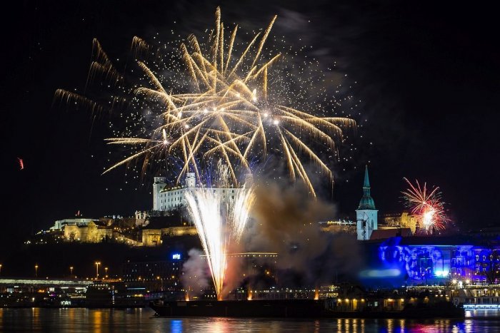 Ilustračný obrázok k článku Bratislavčania, nezabudnite! Za porušene ZÁKAZU používania pyrotechniky vám hrozí POKUTA