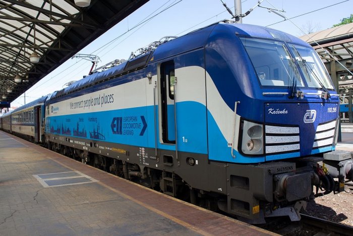 Ilustračný obrázok k článku České dráhy očakávajú OBROVSKÝ nápor: Pred Vianocami posilňujú spoje na Slovensko