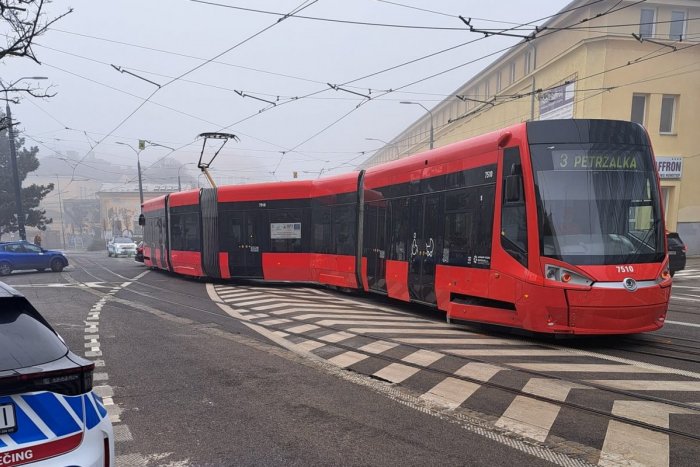 Ilustračný obrázok k článku Komplikácie v hlavnom meste: V Bratislave sa VYKOĽAJILA električka!