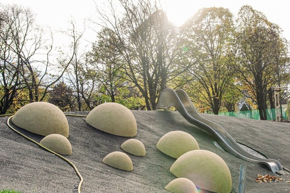 Ilustračný obrázok k článku Park na Račianskom mýte sa po rokoch dočkal komplexnejšej rekonštrukcie, FOTO