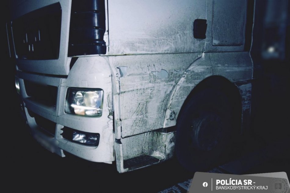 Ilustračný obrázok k článku Nehoda ZABLOKOVALA hlavný ťah: Auto skončilo medzi kamiónom a autobusom