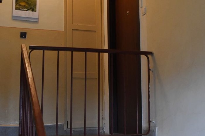 Ilustračný obrázok k článku Bratislavčania, skontrolujte si DVERE do bytu! Zlodeji ich v meste označujú silikónom