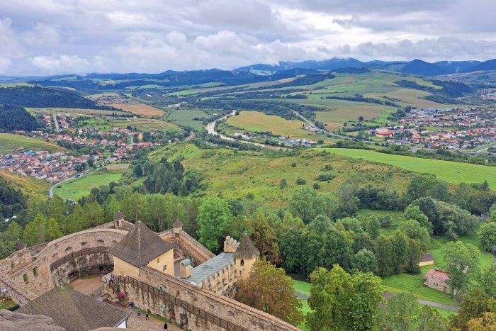 Ilustračný obrázok k článku Na Ľubovnianskom hrade sa čosi chystá: Teraz je uzavretý, no na Vianoce urobia výnimku