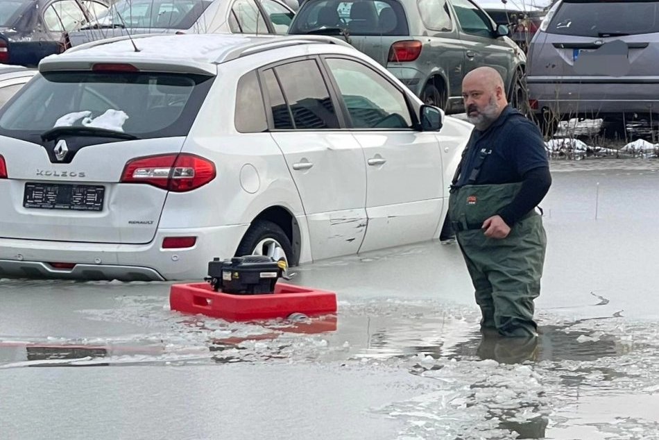 Ilustračný obrázok k článku Ako rýchlo nasnežilo, tak rýchlo sa roztopilo: Bratislava bola miestami POD vodou, FOTO