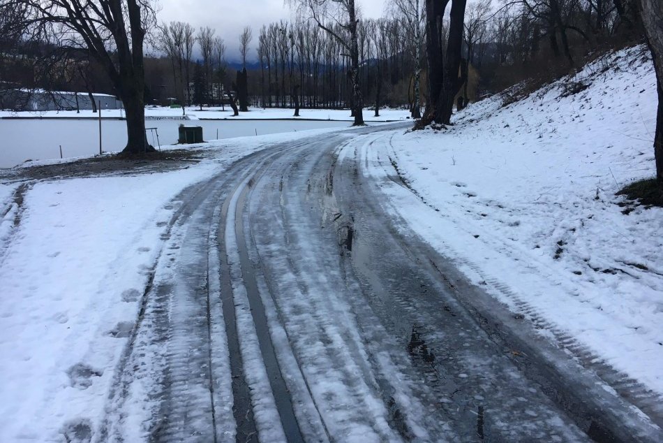 Ilustračný obrázok k článku Všetka práca vyšla NAZMAR: Pohľad na BEŽKÁRSKY okruh v Bystrici je smutný, FOTO