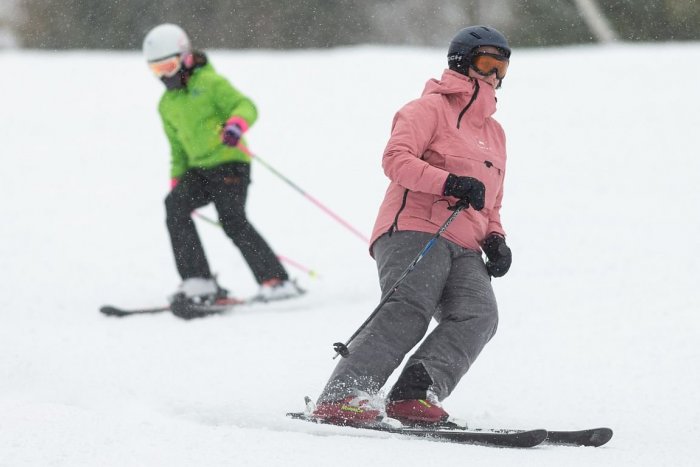 Ilustračný obrázok k článku Chystáte sa na lyžovačku? Na TOTO pred odchodom nezabudnite a vyhnete sa ÚRAZU!