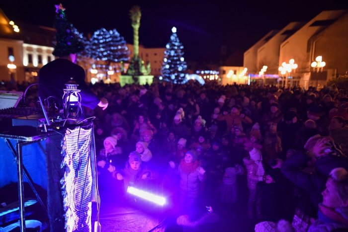 Ilustračný obrázok k článku Silvester v Trnave: Námestie rozžiaria prskavky, chýbať nebude detská diskotéka
