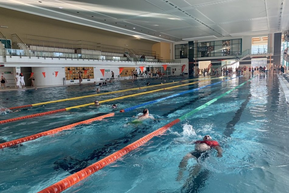 Ilustračný obrázok k článku Plavecká 24-hodinovka pritiahla TISÍCE ľudí: Aké sú NAJRÝCHLEJŠIE časy a ďalšie čísla? FOTO