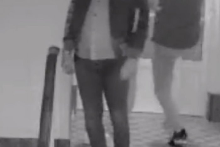 Ilustračný obrázok k článku Toto môže vyjsť mladíkov DRAHO: Po silvestrovskej oslave sa DOBÝJALI do domu, VIDEO