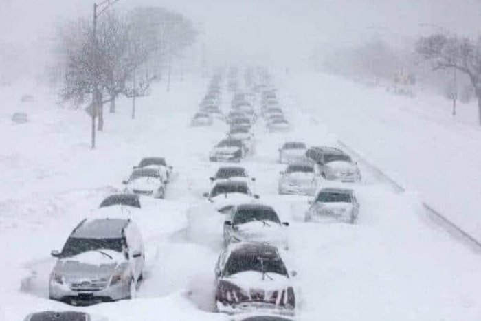 Ilustračný obrázok k článku Diaľnica ZABLOKOVANÁ vybitými elektromobilmi? Milióny ľudí naleteli ďalšiemu HOAXU