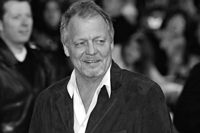 Ilustračný obrázok k článku Zomrel herec David Soul: Bol HVIEZDOU kultového seriálu Starsky & Hutch