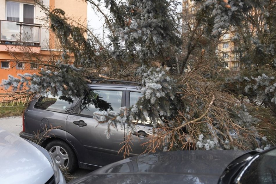 Ilustračný obrázok k článku Víkend na západnom Slovensku bude poriadne VETERNÝ: Pre tieto okresy vydali VÝSTRAHY