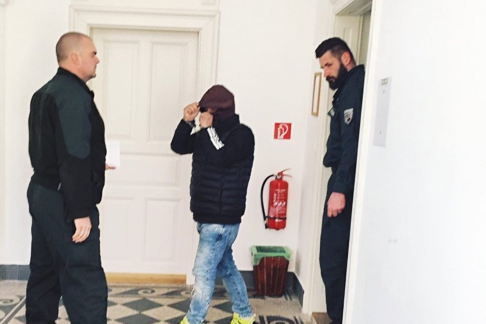 Ilustračný obrázok k článku Párik má na krku poriadny PROBLÉM: Hotel aj nákup si chcel užiť bez ZAPLATENIA, FOTO