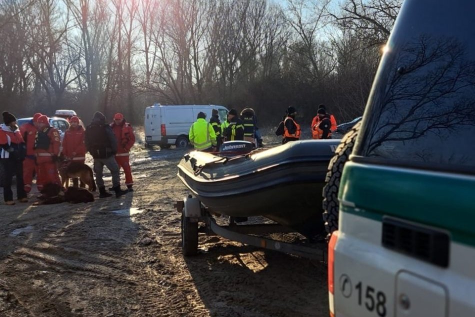Ilustračný obrázok k článku Tínedžera Martina hľadajú DESIATKY ľudí: Do pátrania sa zapojili aj poriečni policajti