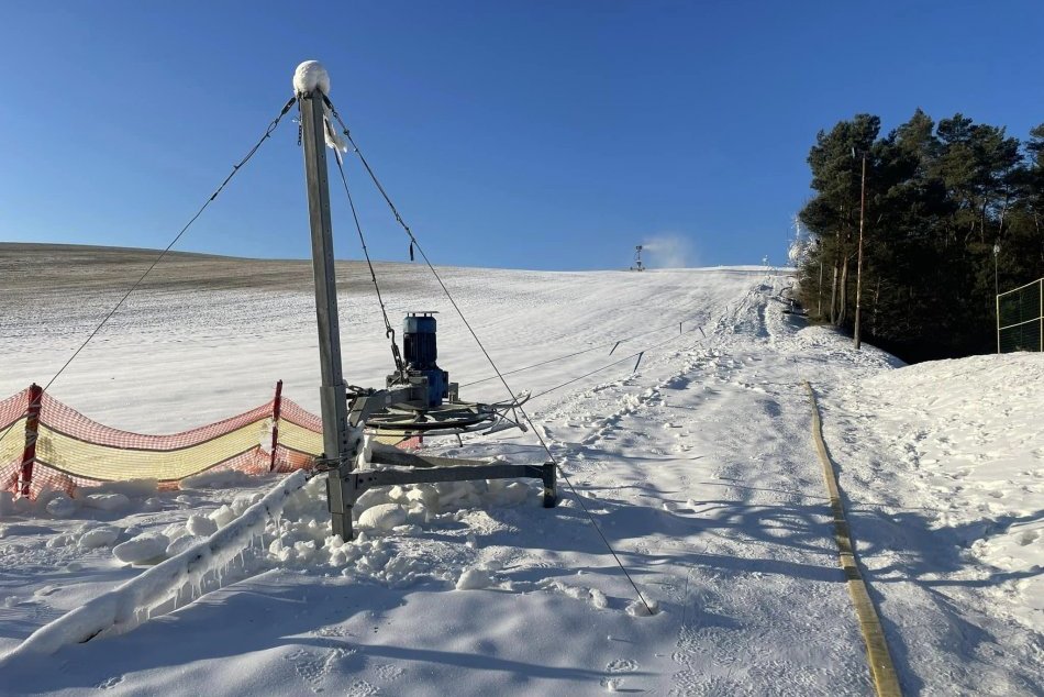 Ilustračný obrázok k článku TIP na víkendovú lyžovačku: Spúšťajú najjužnejší vlek na Slovensku