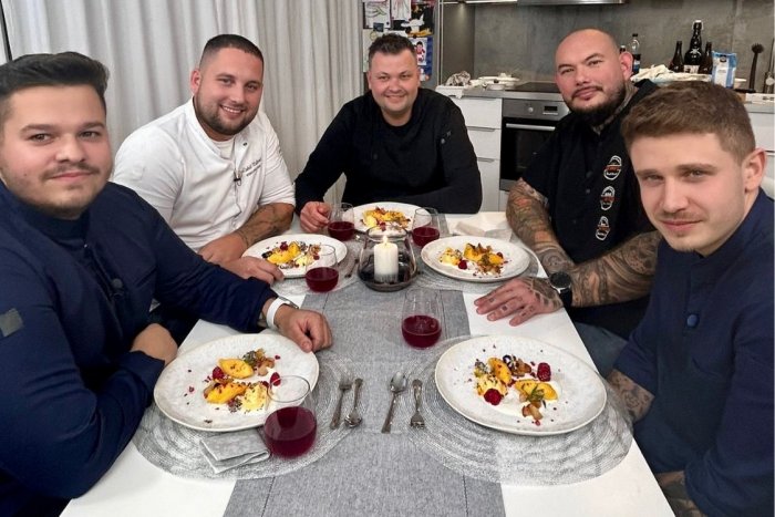 Ilustračný obrázok k článku V Bez servítky sa stretli špičkoví šéfkuchári: Správanie jedného z nich VYTOČILO divákov!