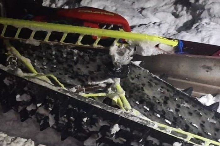 Ilustračný obrázok k článku FOTO: Tragédia na Orave! Muža (†45) zavalil snežný skúter, zraneniam podľahol