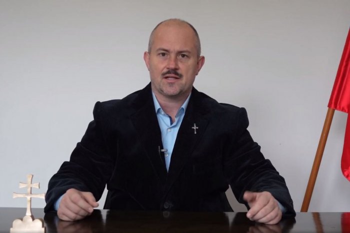 Ilustračný obrázok k článku Nečakaný KANDIDÁT v boji o prezidentské kreslo: Kotleba sa ľuďom prihovoril vo VIDEU