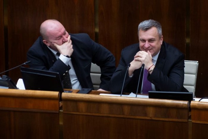 Ilustračný obrázok k článku S Dankom sa policajti NEVEDELI skontaktovať a tak mu dali FÚKAŤ až 15 hodín po nehode