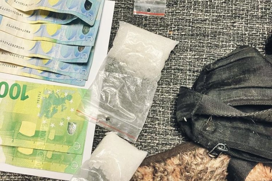 Ilustračný obrázok k článku PROTIDROGOVÝ záťah na juhu Slovenska: Pri prehliadkach zadržali VIACERO osôb, FOTO