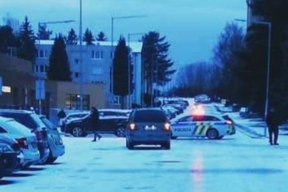 Ilustračný obrázok k článku Policajti prehovorili o NEHODE na priechode: Do nemocnice previezli DVE dievčatá, FOTO