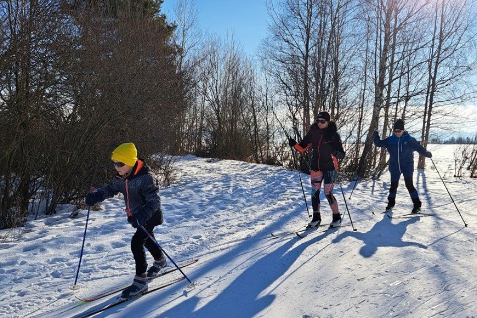 Ilustračný obrázok k článku Bežkári sa nevedia nabažiť: Okruh v Tatranskej Lommnici je mimoriadne obľúbený, FOTO