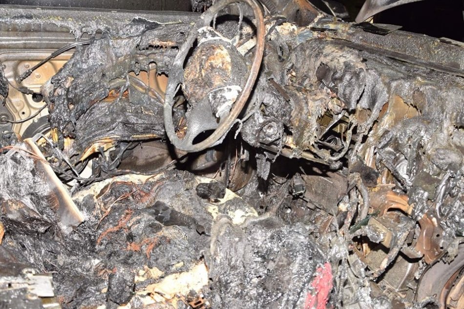 Ilustračný obrázok k článku Policajti chytili podpaľača: Len 21-ročný mladík zničil SEDEM áut