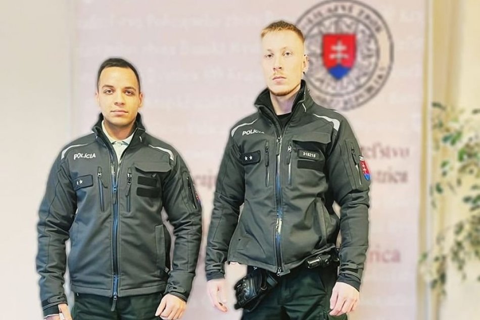 Ilustračný obrázok k článku Dievčatko SKOLABOVALO, mamička márne prosila o POMOC: V tom zasiahli policajti