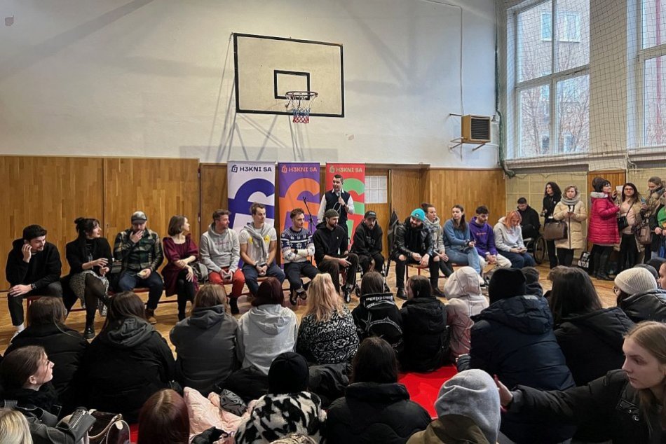 Ilustračný obrázok k článku ZNÁMI INFLUENCERI HOVORIA ŠTUDENTOM ABY NEFAJČILI. ALE INAK.