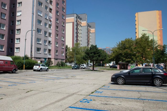 Ilustračný obrázok k článku Petržalčania vyjadrili názor vo veľkom PRIESKUME: Ukázali, čo ich NAJVIAC trápi