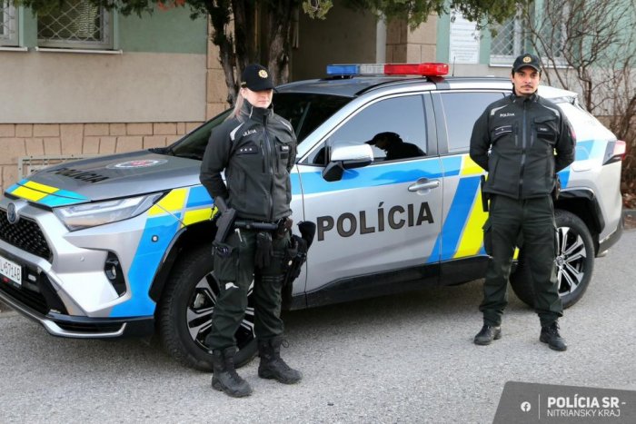 Ilustračný obrázok k článku Dramatický zásah: Policajti zachránili život mužovi v bezvedomí