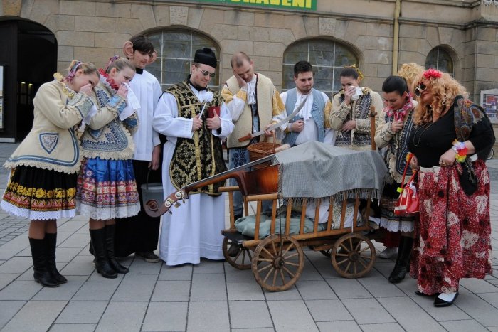 Ilustračný obrázok k článku Hody aj sprievod masiek: Trnavu čaká poriadna fašiangová veselica, PROGRAM