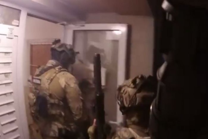 Ilustračný obrázok k článku Veľký zásah NAKA v Banskobystrickom kraji: Polícia rozložila DROGOVÝ gang, VIDEO