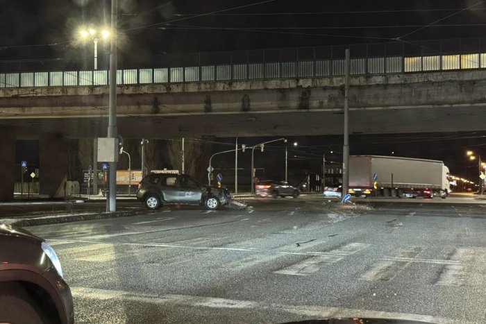 Ilustračný obrázok k článku Zamestnanec mestského podniku v Košiciach NARAZIL do stĺpa. Nafúkal takmer 2 promile