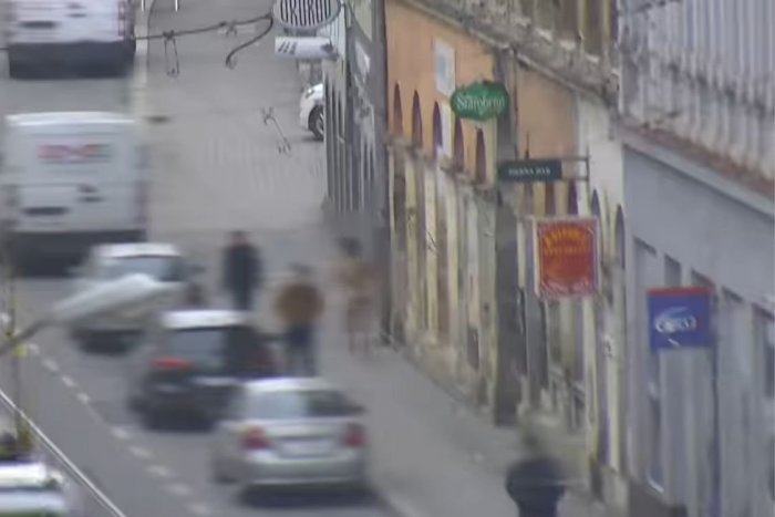 Ilustračný obrázok k článku KURIOZITA DŇA: Po meste behala nahá žena, vraj jej do hlavy lezie muž a chce sa skamarátiť!