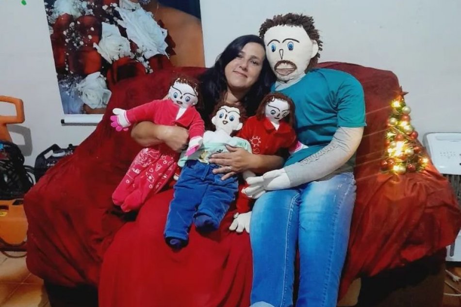 Ilustračný obrázok k článku FOTO: Žena našla BIZARNÚ osudovú lásku: Vydala sa za HANDROVÉHO muža a "porodila" DVOJIČKY