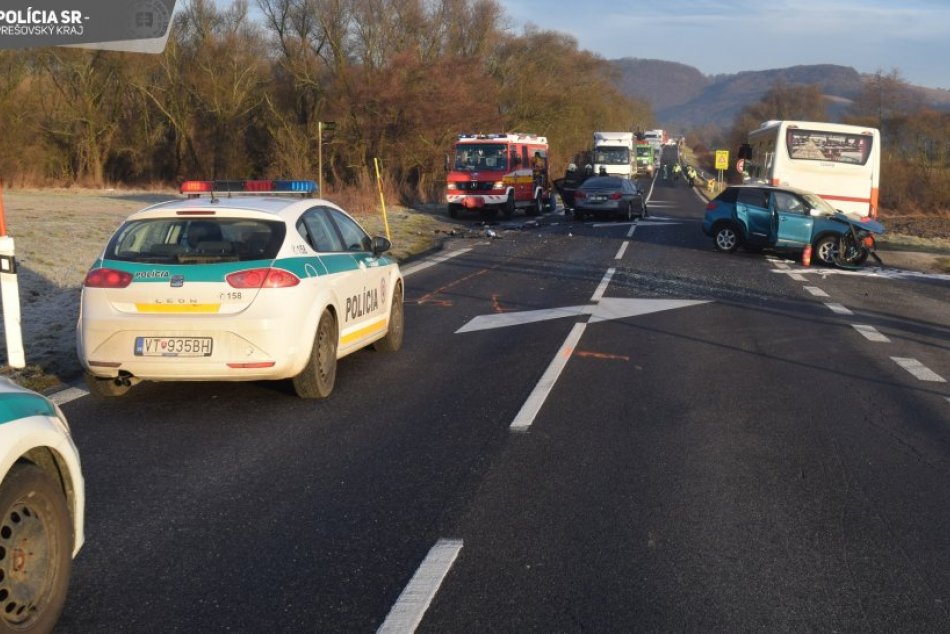 Ilustračný obrázok k článku Vážna nehoda na východe! Pri Bystrom došlo k čelnej zrážke áut, dve osoby sa ťažko zranili