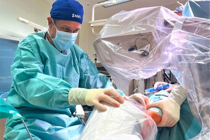 Ilustračný obrázok k článku Prevratná metóda: Košický primár operuje problémové nohy BEZ JAZIEV!