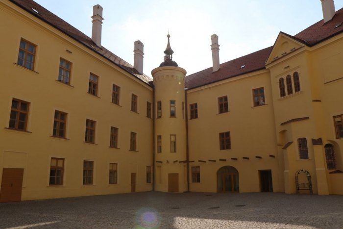 Ilustračný obrázok k článku TIP na Valentína: Užite si romantickú prehliadku zámku aj večerné premietanie