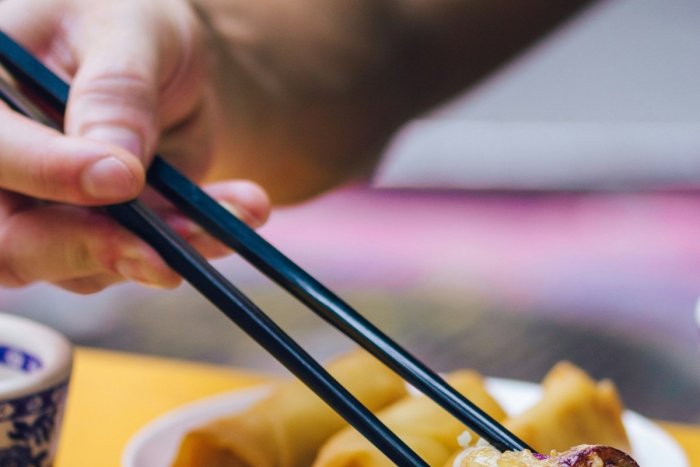 Ilustračný obrázok k článku KURIOZITA DŇA: Zákazníci mali v reštaurácii nečakanú spoločnosť, z vedra vyšla CHOBOTNICA