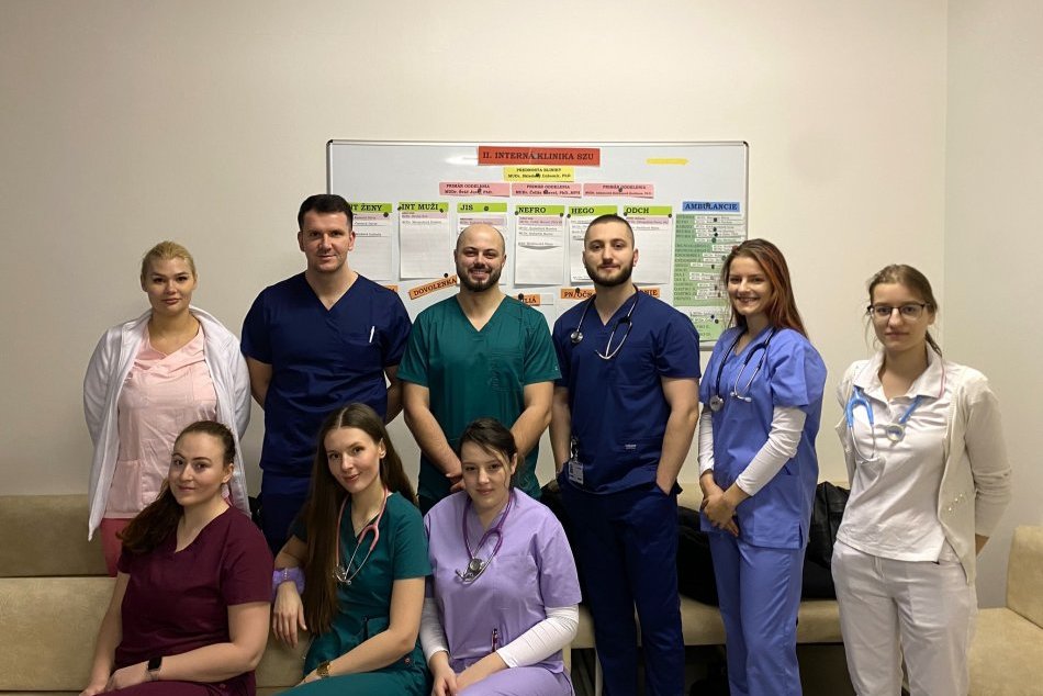 Ilustračný obrázok k článku Šanca pre mladé TALENTY: V bystrickej nemocnici PRAXUJÚ desiatky budúcich lekárov, FOTO