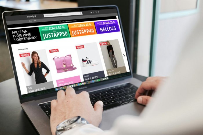 Ilustračný obrázok k článku Na Slovensku spustili GIGANTICKÝ e-shop s oblečením: Láka na veľké ZĽAVY a doručenie ZDARMA