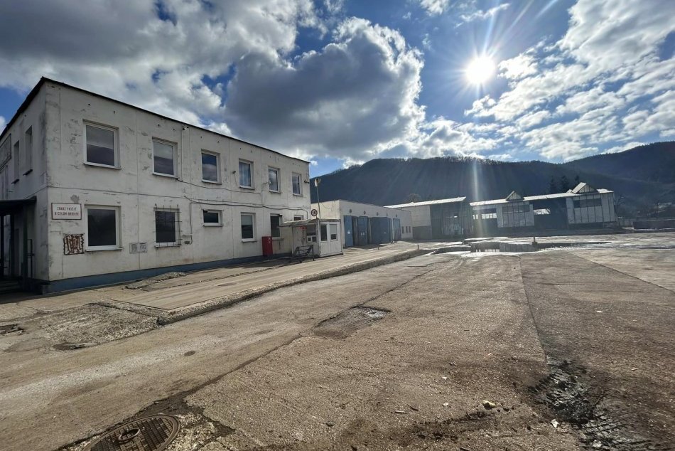 Ilustračný obrázok k článku Bystrica kúpi areál za takmer MILIÓN: Podľa niektorých poslancov ide mesto do RIZIKA